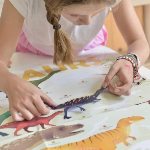 Poppik - Kreatív, fejlesztő óriásplakát - 32 matricával - Dinoszaurusz