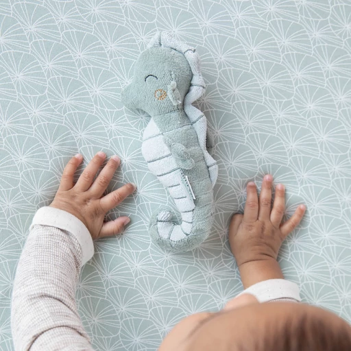 Little Dutch - Plüss csörgő - csikóhal - menta