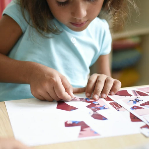 Poppik - Kreatív, fejlesztő játék - 3 db illusztrált kártya, 105 puzzle matricával – Lovagok és sárkányok 