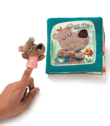 Lilliputiens - Jóéjtpuszi César-tól – textilkönyv ujjbábokkal