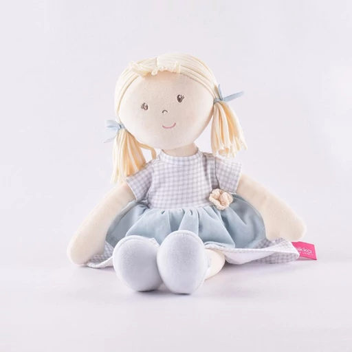 Neva plüss baba - szőke haj/világoskék ruha, természetes pamutból Neva plüss baba - szőke haj/világoskék ruha, természetes pamutból