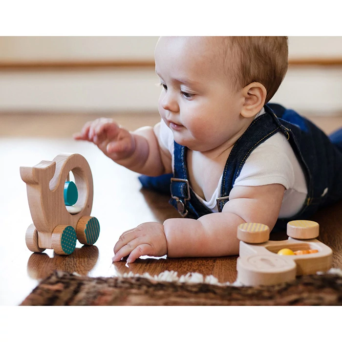 Petit Collage - 100% organikus fejlesztő fa gurulós játék - bálna