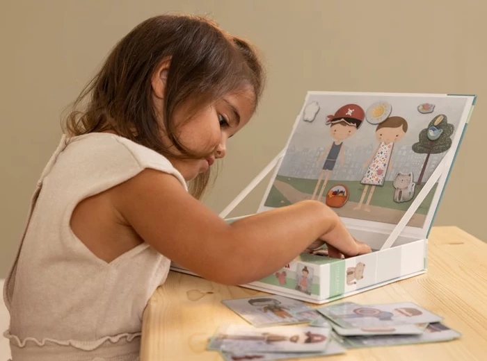 Little Dutch - Mégneses öltöztető játék - Rosa és Jim