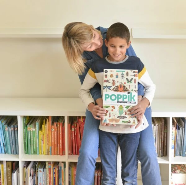 Poppik - Kreatív, fejlesztő óriásplakát, 44 matricával – Rovarok